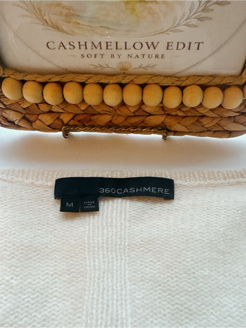 🍮 100% Cashmere • 360Cashmere • Dulce de Leche Cheesecake • Vanilla Cream V-Neck - Picture 3 of 11